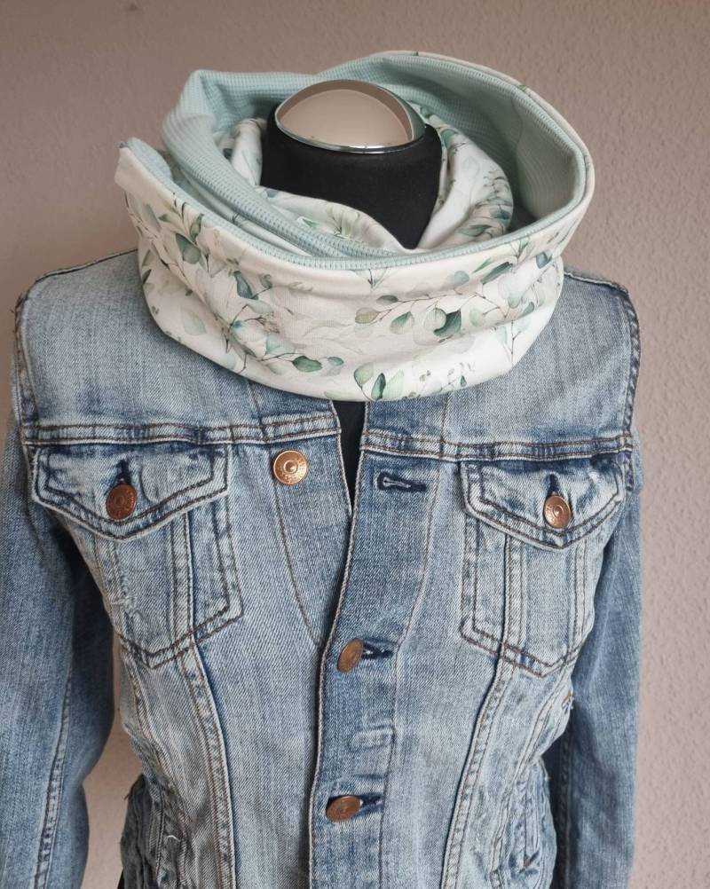 Loopschal Damen Handmade Schal Jersey Eukalyptus Mint von Zauberherzchen