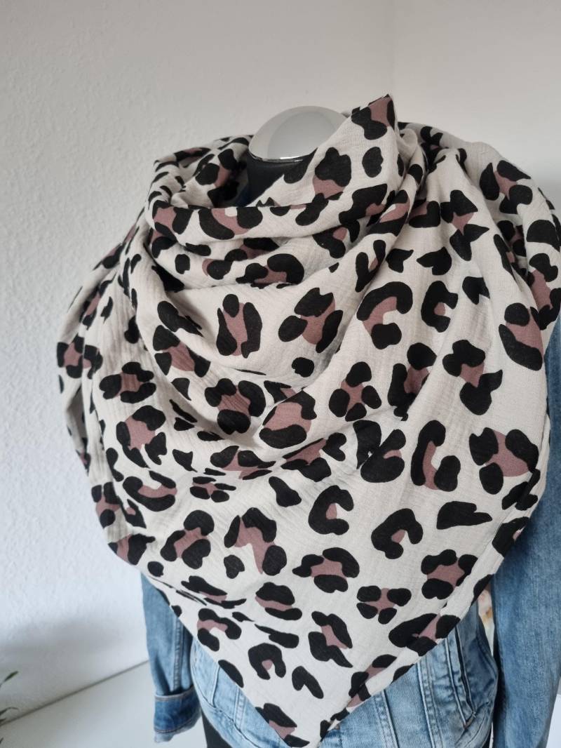 Musselin Xxl Halstuch Damen Dreieckstuch Leo Animalprint von Zauberherzchen