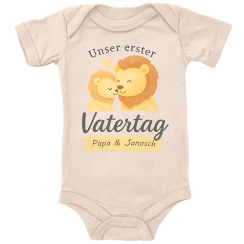 ZauberPrints Baby Body in Natur Unser erster Vatertag – Löwenstarkes Papa-&-Kind-Motiv Spruch Papa und Kind Löwe für Kleinkind Kurzarm Bio Baumwolle von ZauberPrints
