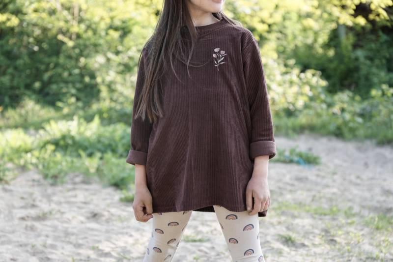 Organic Long Pullover | Gestickte Wildblumen Oversized Cordnicky Kindersweater von Zauberspross