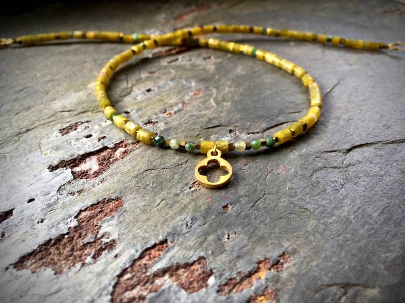 Edelstein Halskette | Serpentin Mit Glücksklee von Zauberstueck