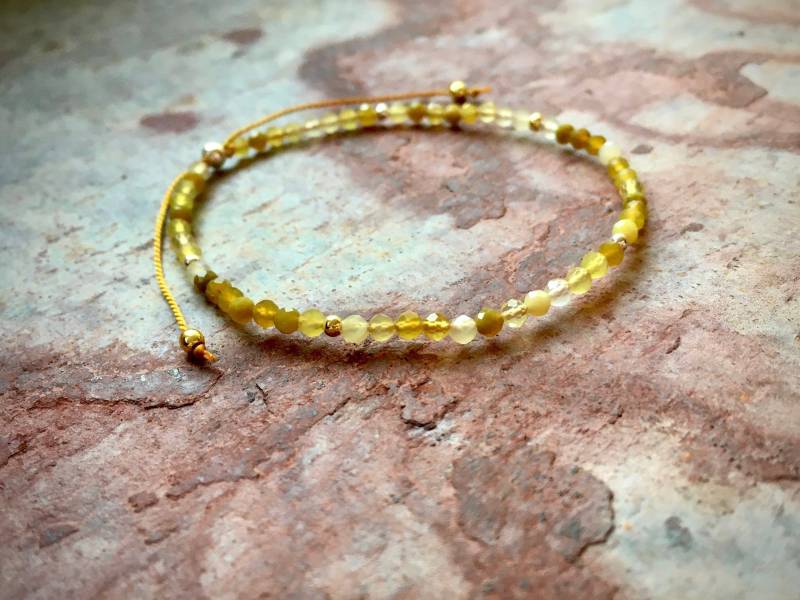 Verstellbares Edelstein Armband Aus Gelbem Opal von Zauberstueck