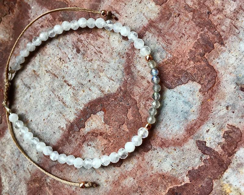 Verstellbares Edelstein Armband | Mondstein & Labradorit von Zauberstueck