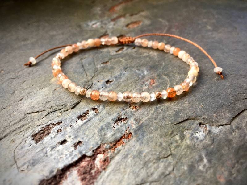 Verstellbares Edelstein Armband | Sonnenstein, Mondstein & Hämatit von Zauberstueck