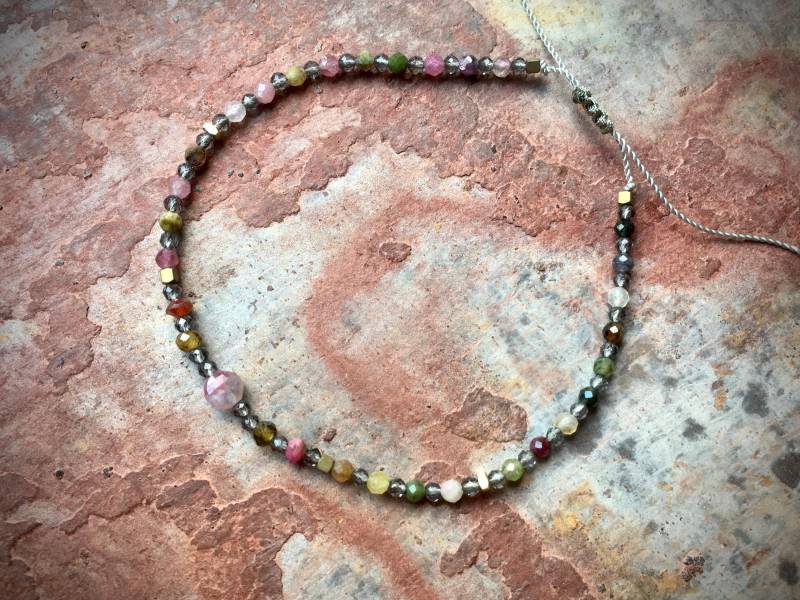 Verstellbares Edelstein Armband | Turmalin, Spinell & Hämatit von Zauberstueck