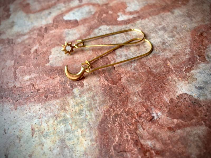 Zierliche Ohrhänger Mit Mond Und/Oder Stern Anhänger von Zauberstueck