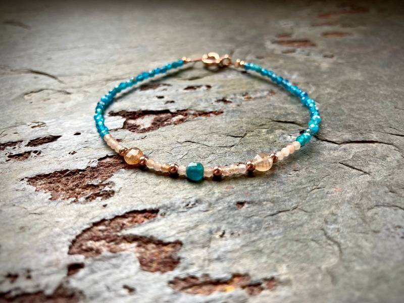 Zierliches Edelstein Armband | Apatit & Mondstein von Zauberstueck
