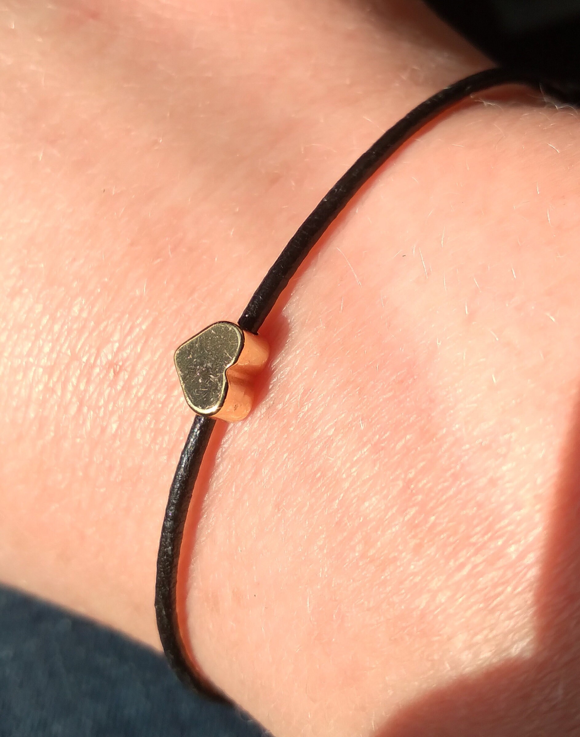 Lederarmband Mit Herzanhänger, Lederschnur, Verschiedene Farben Lederarmband Mit Herzanhänger, Lederschnur, Verschiedene Farben von ZauberwaldManufaktur