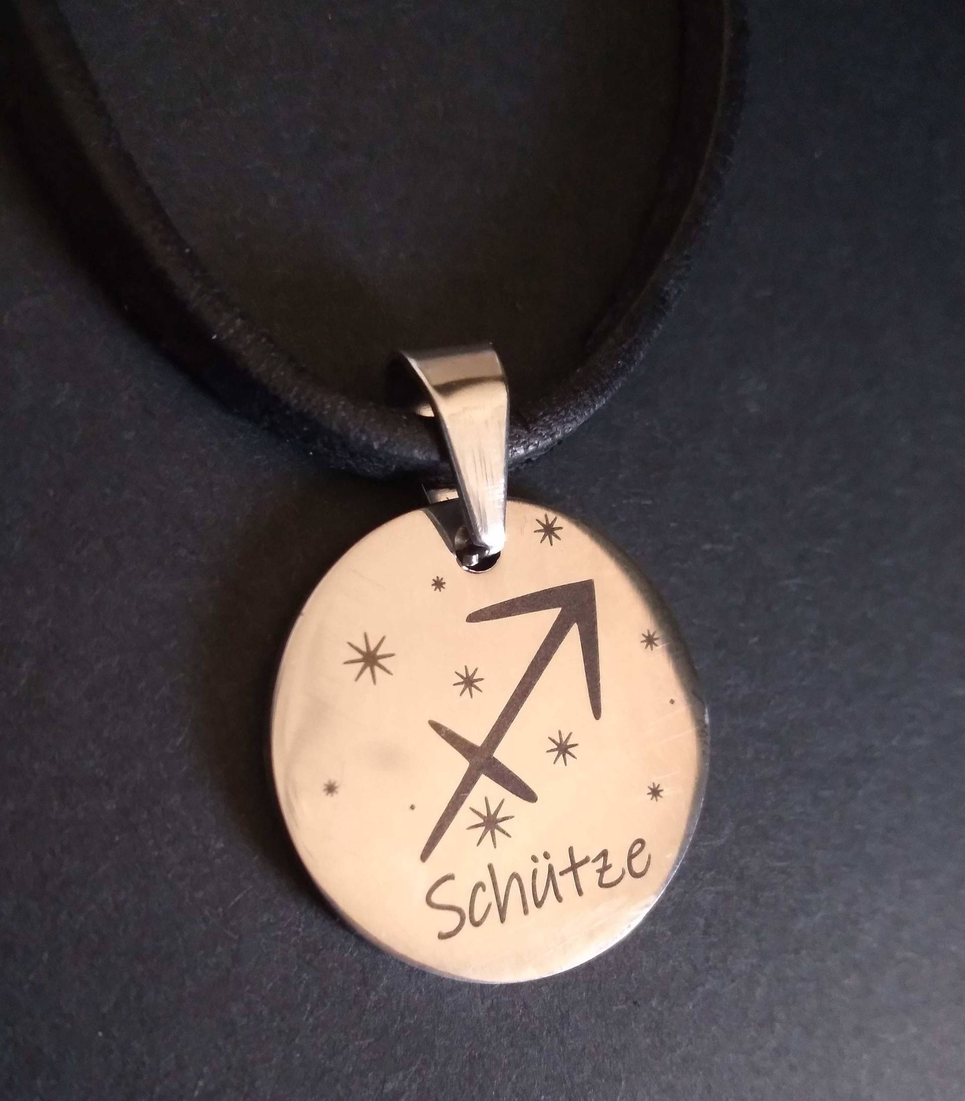 Lederhalskette Sternzeichen Graviert Edelstahl Personalisiert Lederhalskette Sternzeichen Graviert Edelstahl Personalisiert von ZauberwaldManufaktur