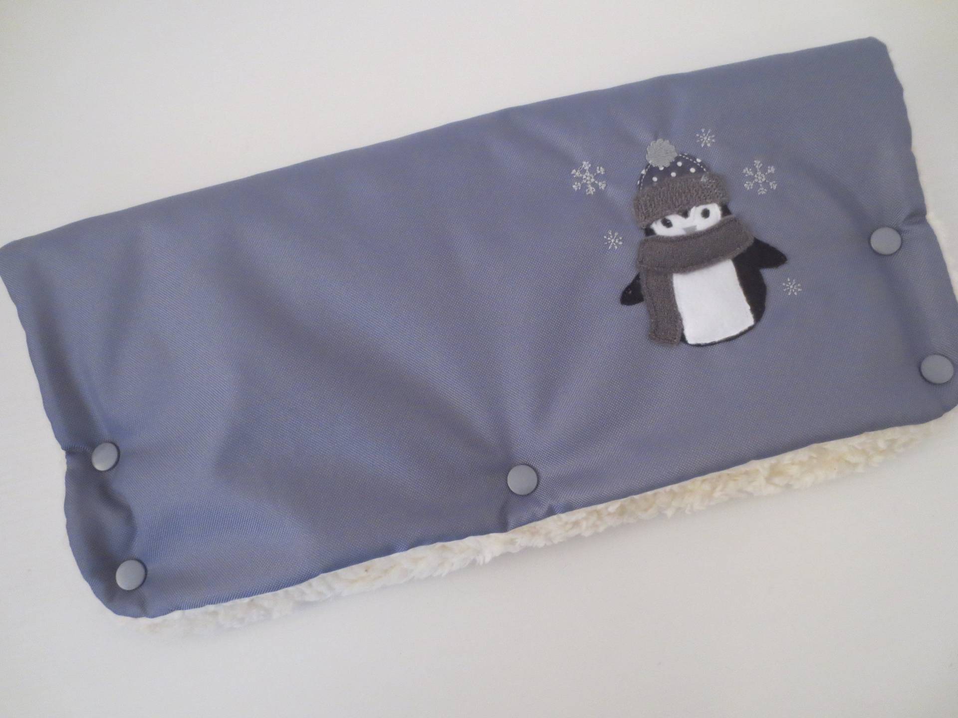 Kinderwagenmuff Wasserabweisend Muff Handwärmer Grau "Pinguin" Kinderwagenmuff Wasserabweisend Muff Handwärmer Grau "Pinguin" von ZauberwerkemitHerz