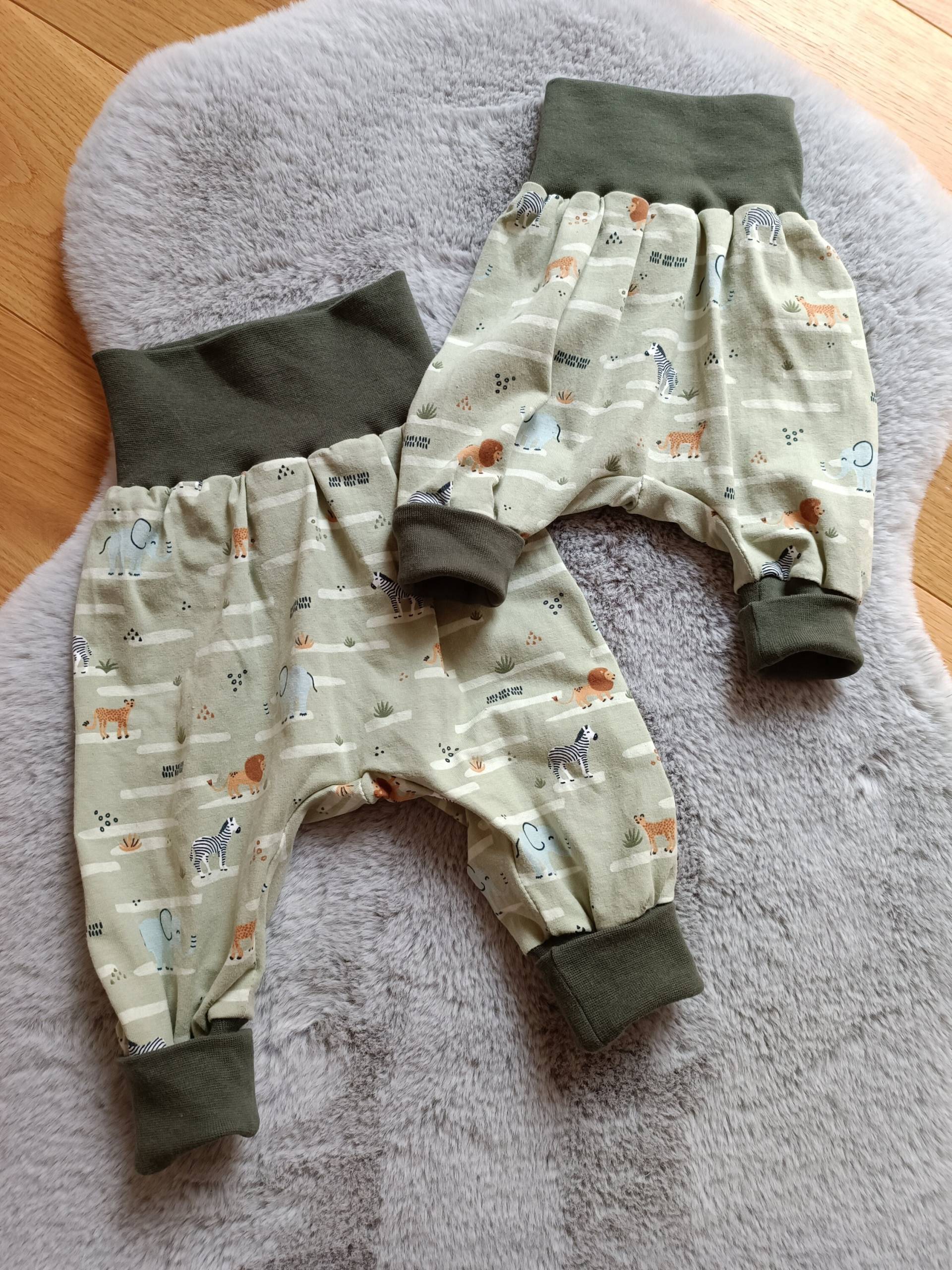 Pumphose Baby, Geburtsgeschenk, Mitwachshose von ZauberzwergeDesign