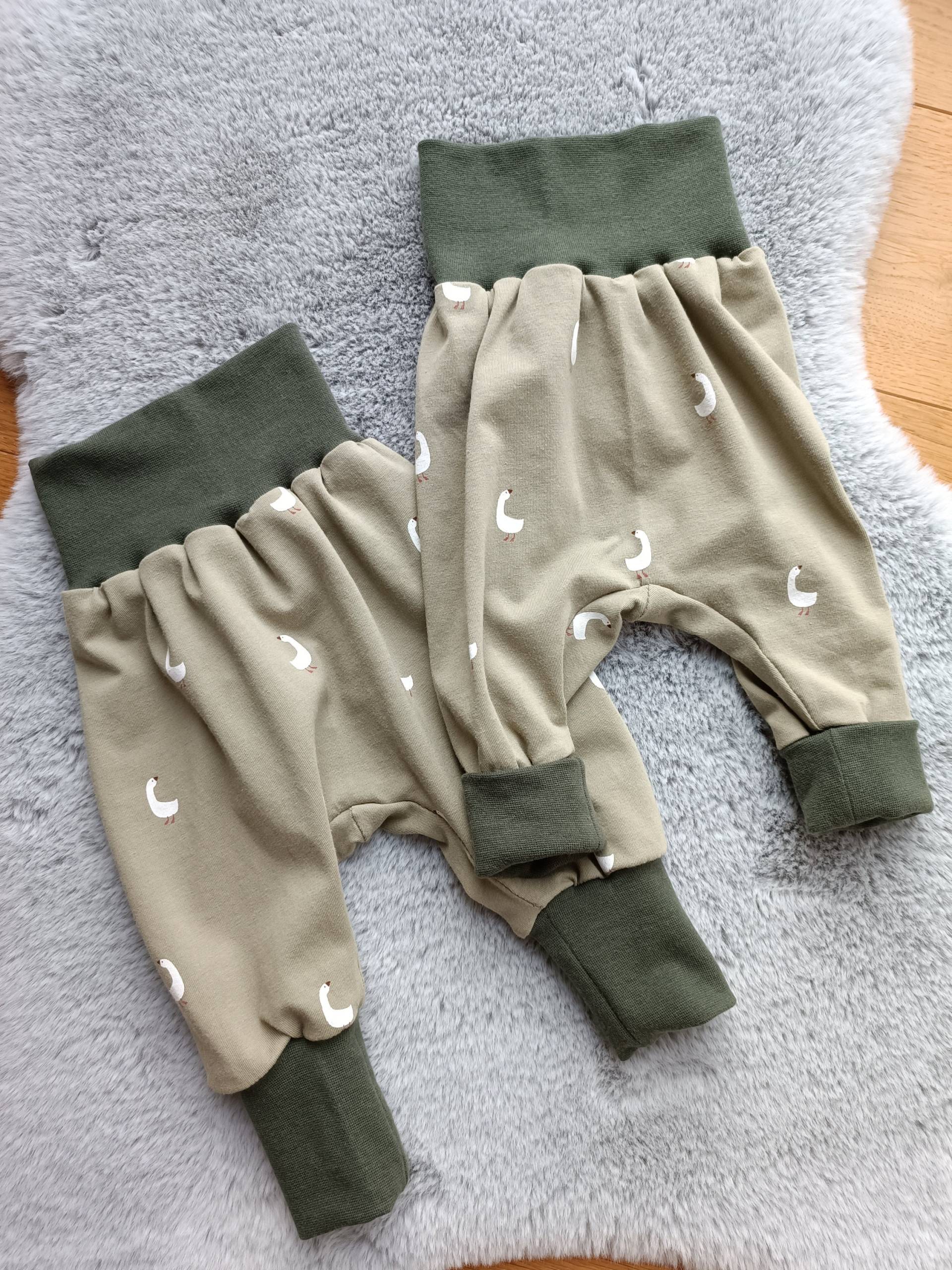 Pumphose Baby, Geburtsgeschenk, Mitwachshose von ZauberzwergeDesign