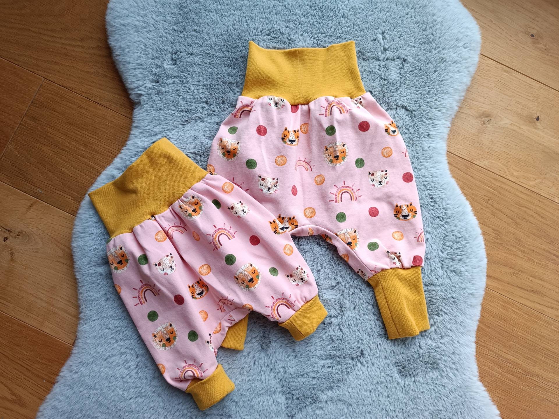 Pumphose Baby, Geburtsgeschenk, Mitwachshose von ZauberzwergeDesign