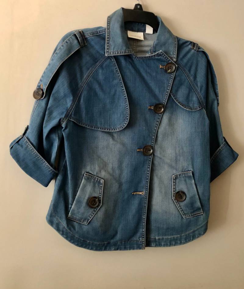 Chicos Jeansjacke 1970, Seltene Schulterklappe Mit Diagonaler Knopfleiste von ZaverJewelry