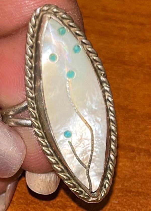 Vintage Sterling Silber Marquise Inlay Blume Perlmutt Und Türkisring Statement Ring Vintage Sterling Silber Marquise Inlay Blume Perlmutt Und Türkisring Statement Ring von ZawadiOnline