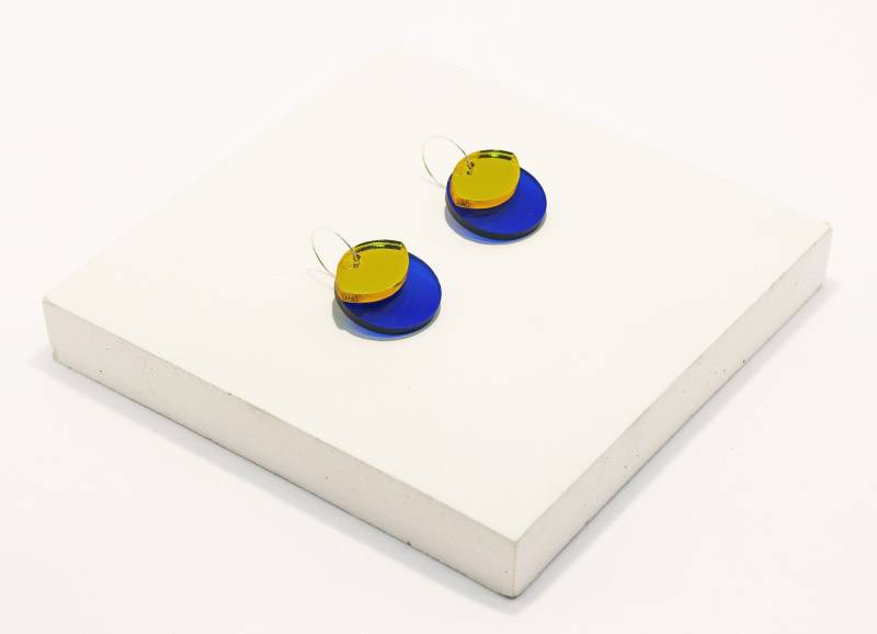 Ohrringe Aus Recyceltem Acryl Plexiglas Mit Silbernen Ringen - Laser Geschnittene Halbtransparente Spiegelkreis von ZaxisSwitzerland