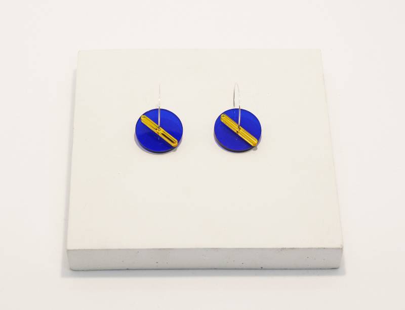 Ohrringe Aus Recyceltem Acryl Plexiglas Mit Silbernen Ringen - Laser Geschnittene Halbtransparente Spiegelkreis von ZaxisSwitzerland