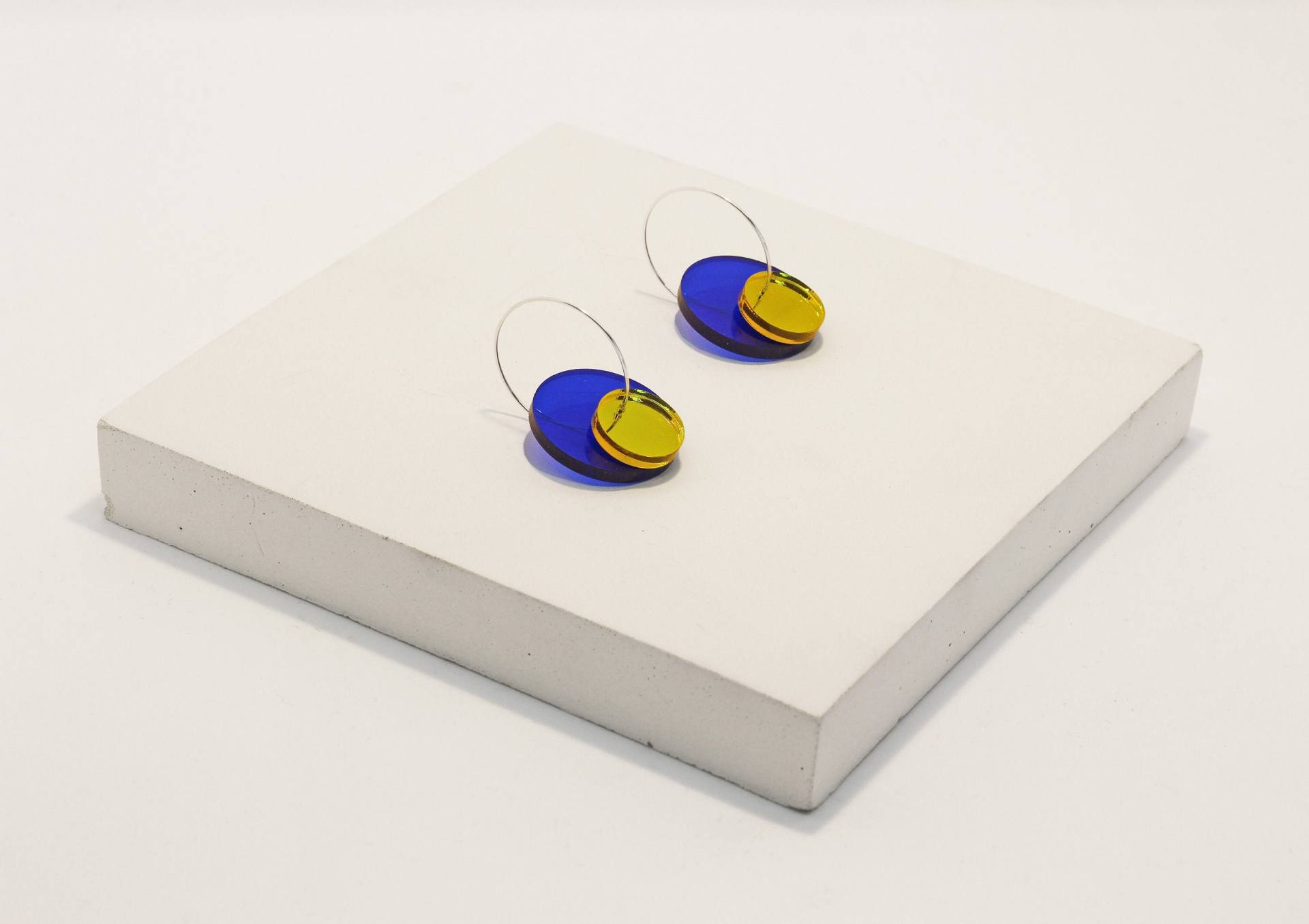 Ohrringe Aus Recyceltem Acryl Plexiglas Mit Silbernen Ringen - Laser Geschnittene Halbtransparente Spiegelkreis von ZaxisSwitzerland