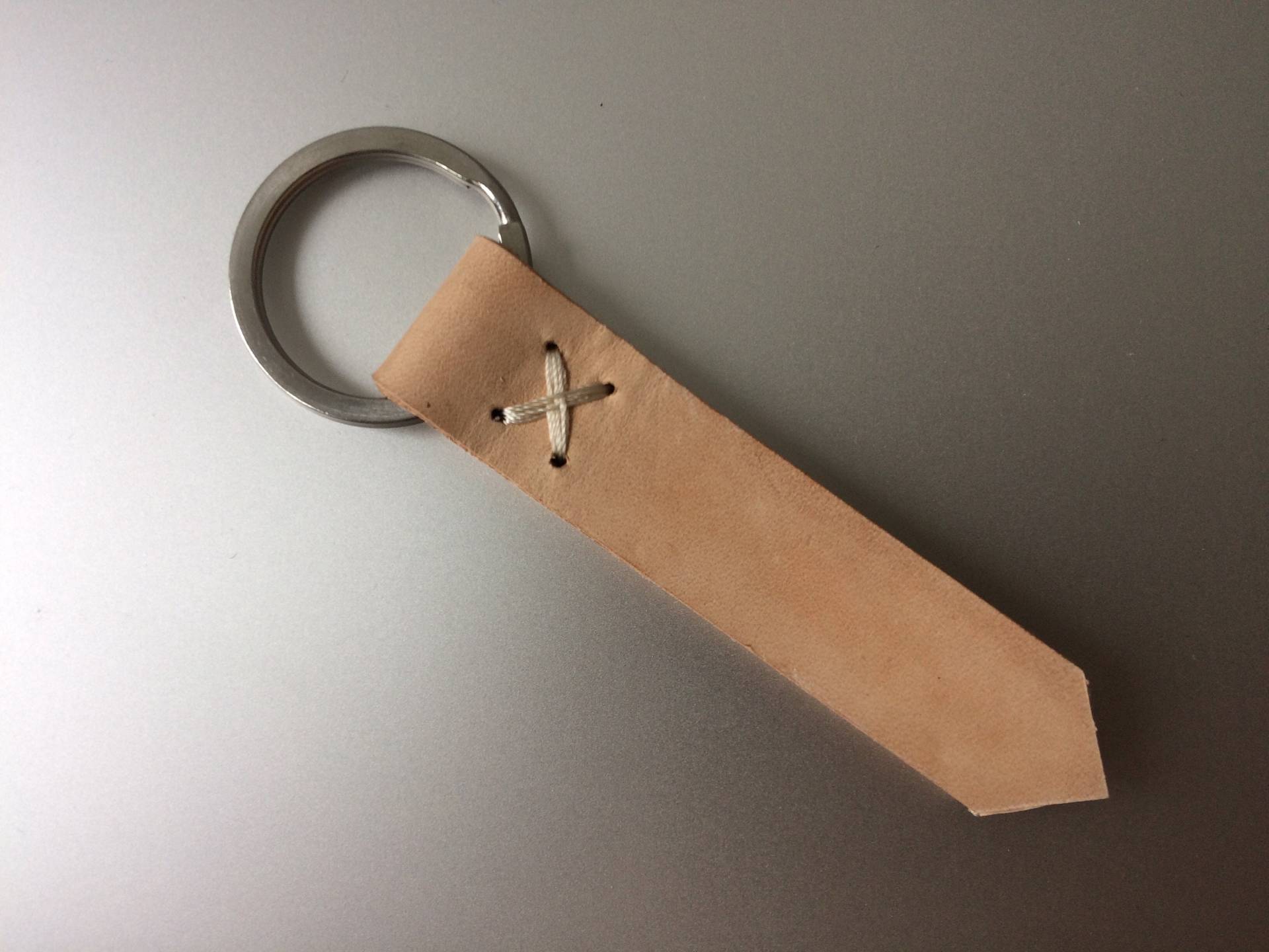 Leder Schlüsselanhänger | Keyfob Veg Tan - Traditionelles Beige Leder Schlüsselanhänger | Keyfob Veg Tan - Traditionelles Beige von ZayontzCrafts