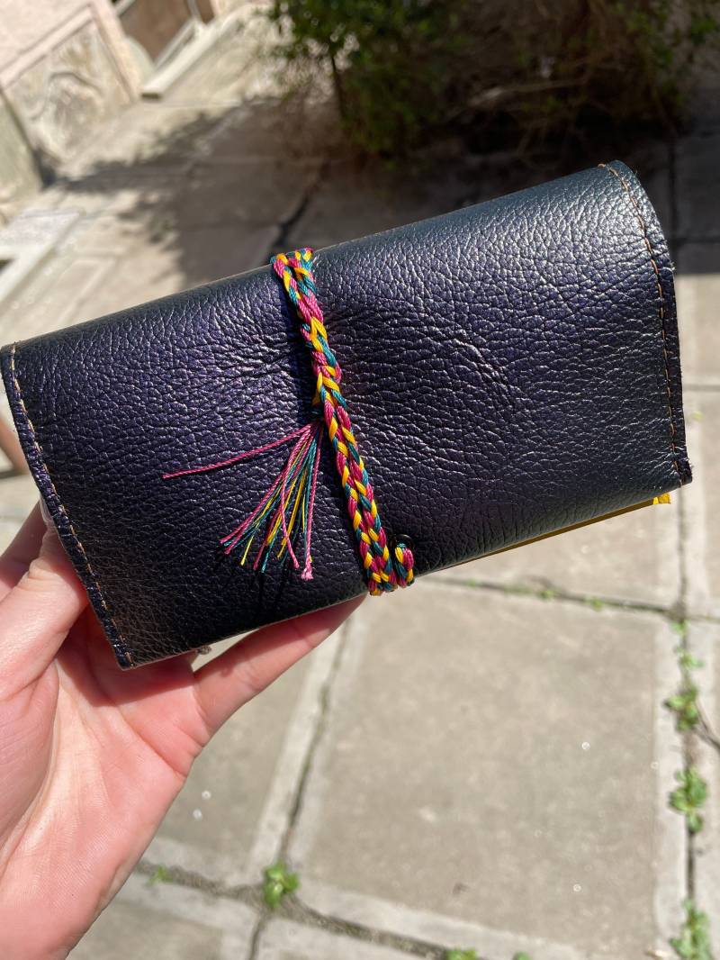 Lila Leder Tabakbeutel Gelb Lila Leder Tabakbeutel Gelb von ZazooHandcrafts