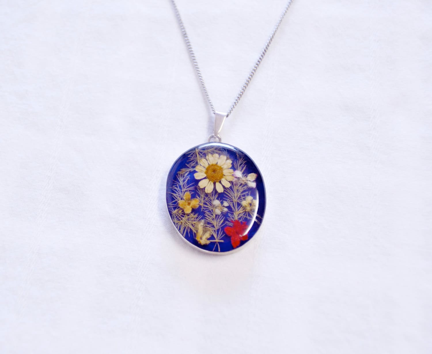 Jahrgang Eingehüllte Real Getrocknet Gedrückt Blumen in Sterling Silber Frame Anhänger 17" Kette Jahrgang Eingehüllte Real Getrocknet Gedrückt Blumen in Sterling Silber Frame Anhänger 17" Kette von ZeART
