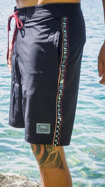 Zeachild Basic Tribal Stripe Boardshort - recycelte Fischnetze von Zeachild