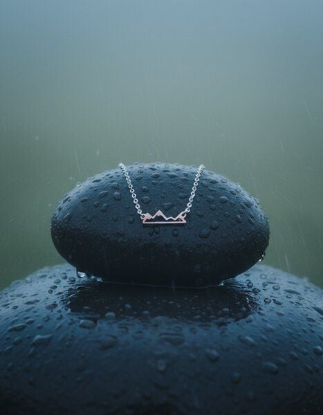 Zeachild Kette mit Bergmotiv aus langlebigem & rostfreiem Edelstahl von Zeachild