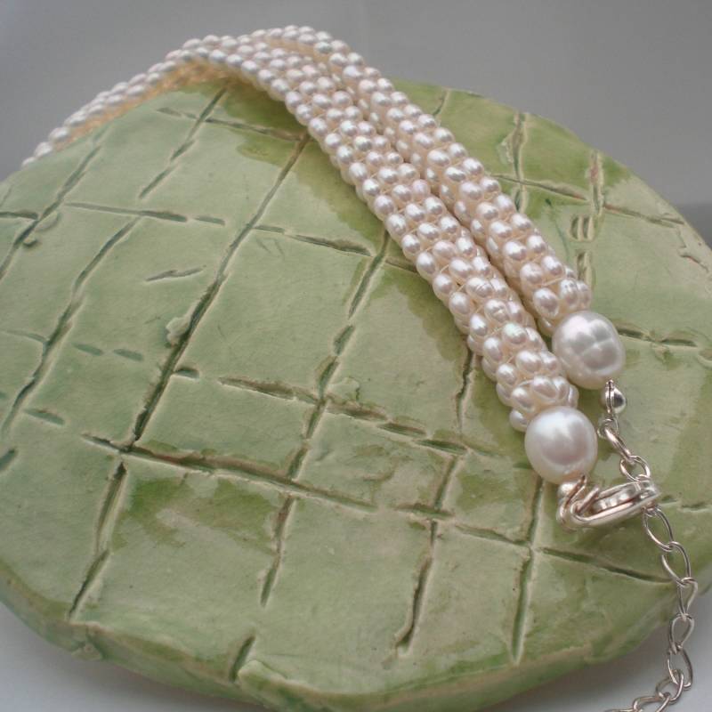 Gehäkelte Süßwasserperlenkette Mit Sterling Silber Verschluss Und Verlängerungskettchen von Zeba