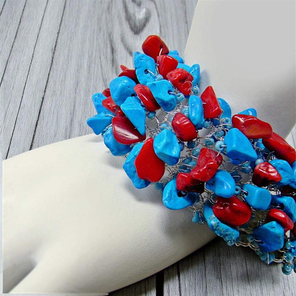 Gehäkeltes Draht Perlen Armband Türkis, Koralle, Und Rocailles von Zeba