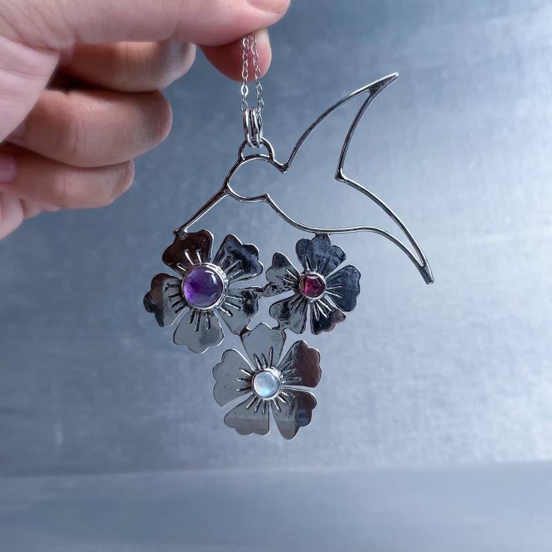 Kolibri Kette, Schmuck, Blumen Edelstein Anhänger, Amethyst Granat Regenbogen Mondstein, Kristalle Kolibri Kette, Schmuck, Blumen Edelstein Anhänger, Amethyst Granat Regenbogen Mondstein, Kristalle von ZebaJewelry