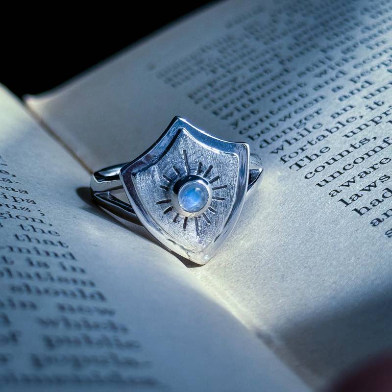 Mondstein Ring, Silber Schmuck, Fantasy Krieger Thron Aus Glas, Handgemacht, Unikat Ring von ZebaJewelry