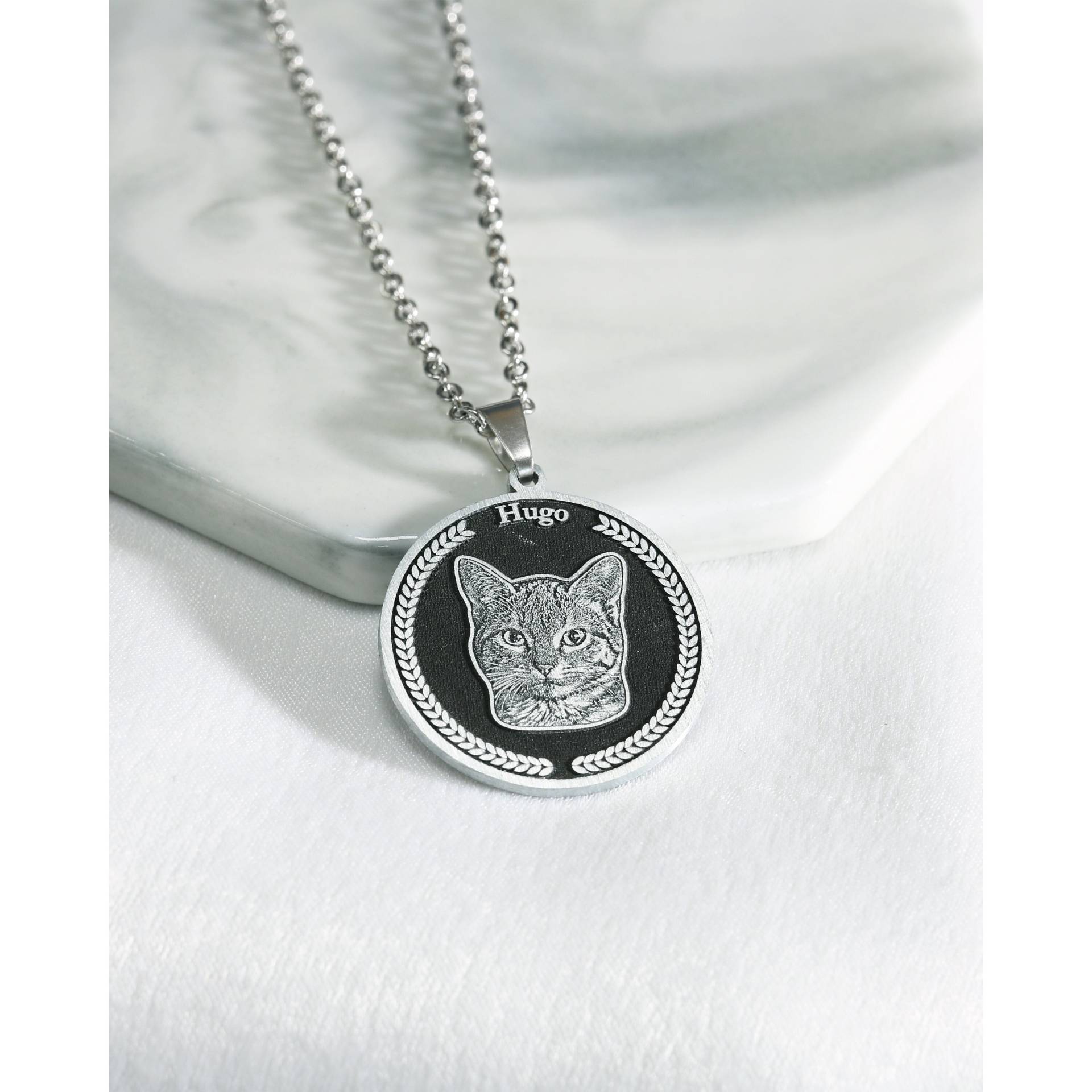 25mm Sterling Silber/Titan Personalisierte Haustier Portrait Halskette, Pet Memorial Gravierte Katze Hund Foto Bild Runde Halskette von ZebraHandmadeJewelry