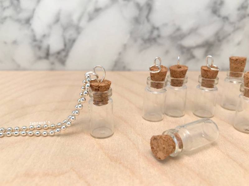 Halskette Leere Flasche | Glasflasche, Flaschen Von Schmuck, Glasflasche Kork, Mail Hochzeit, Glas Halskette, Schmuck Halskette Leere Flasche | Glasflasche, Flaschen Von Schmuck, Glasflasche Kork, Mail Hochzeit, Glas Halskette, Schmuck von Zebranas