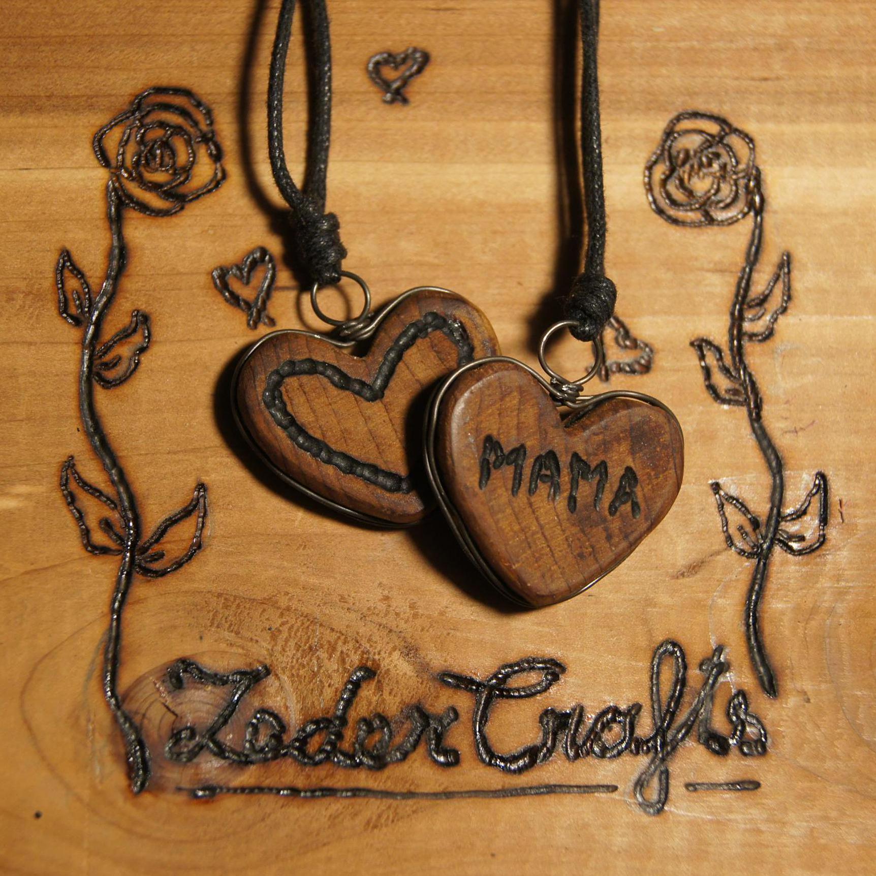 Handgefertigte Herz Halskette Aus Zedernholz Handgefertigte Herz Halskette Aus Zedernholz von ZederCrafts
