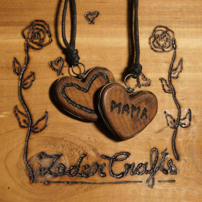 Handgefertigte Herz Halskette Aus Zedernholz Handgefertigte Herz Halskette Aus Zedernholz von ZederCrafts