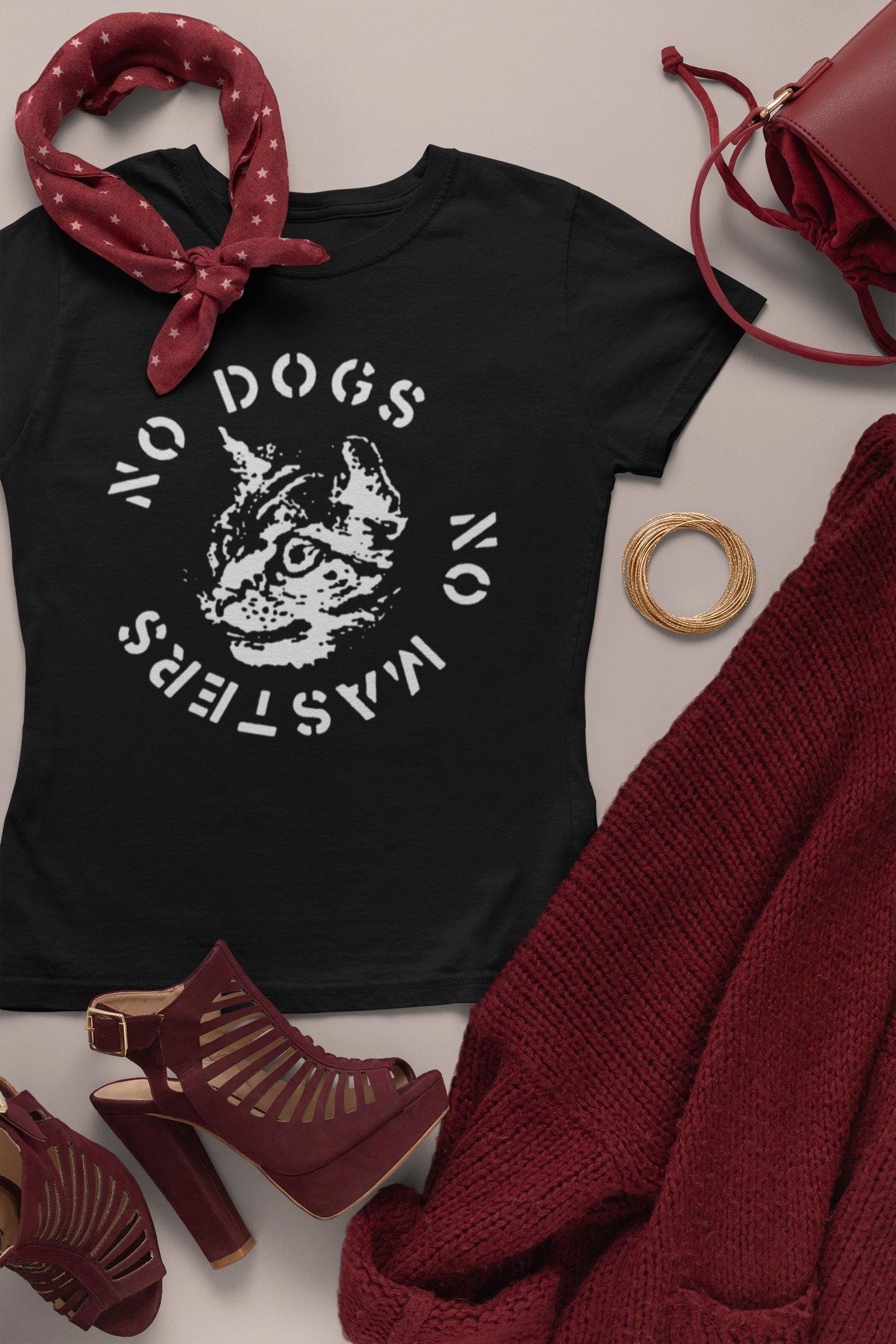 Keine Hunde, Keine Meister Kurzärmeliges Unisex-T-Shirt Keine Hunde, Keine Meister Kurzärmeliges Unisex-T-Shirt von ZeePress