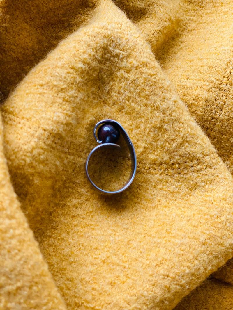 Breiter Ring Mit Schwarz-Braunem Tigerauge Breiter Ring Mit Schwarz-Braunem Tigerauge von Zefino