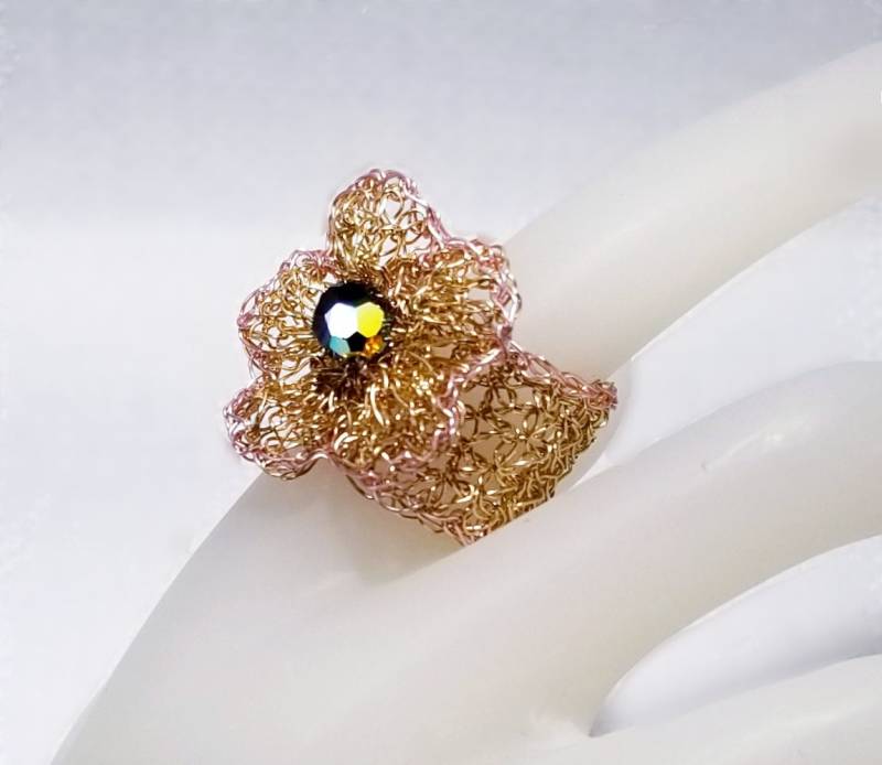 14 K Gold Draht Fliwer Häkeln Ring 14 K Gold Draht Fliwer Häkeln Ring von ZegnaJewelry