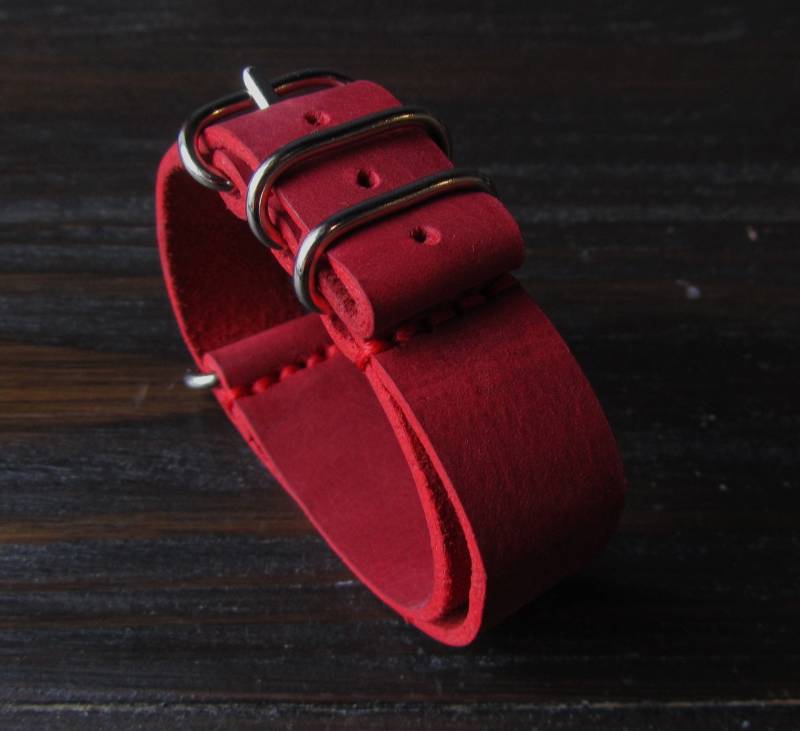 Uhrenarmband Rot Handgenähtes Band, Silberfarbene Steckschnalle | 16-24 Mm von ZeikanShop