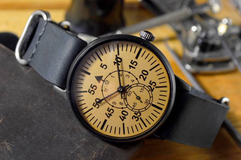 Vintage Pobeda Udssr Uhr Zifferblatt Restauriert, Neues Leder Band von ZeikanShop