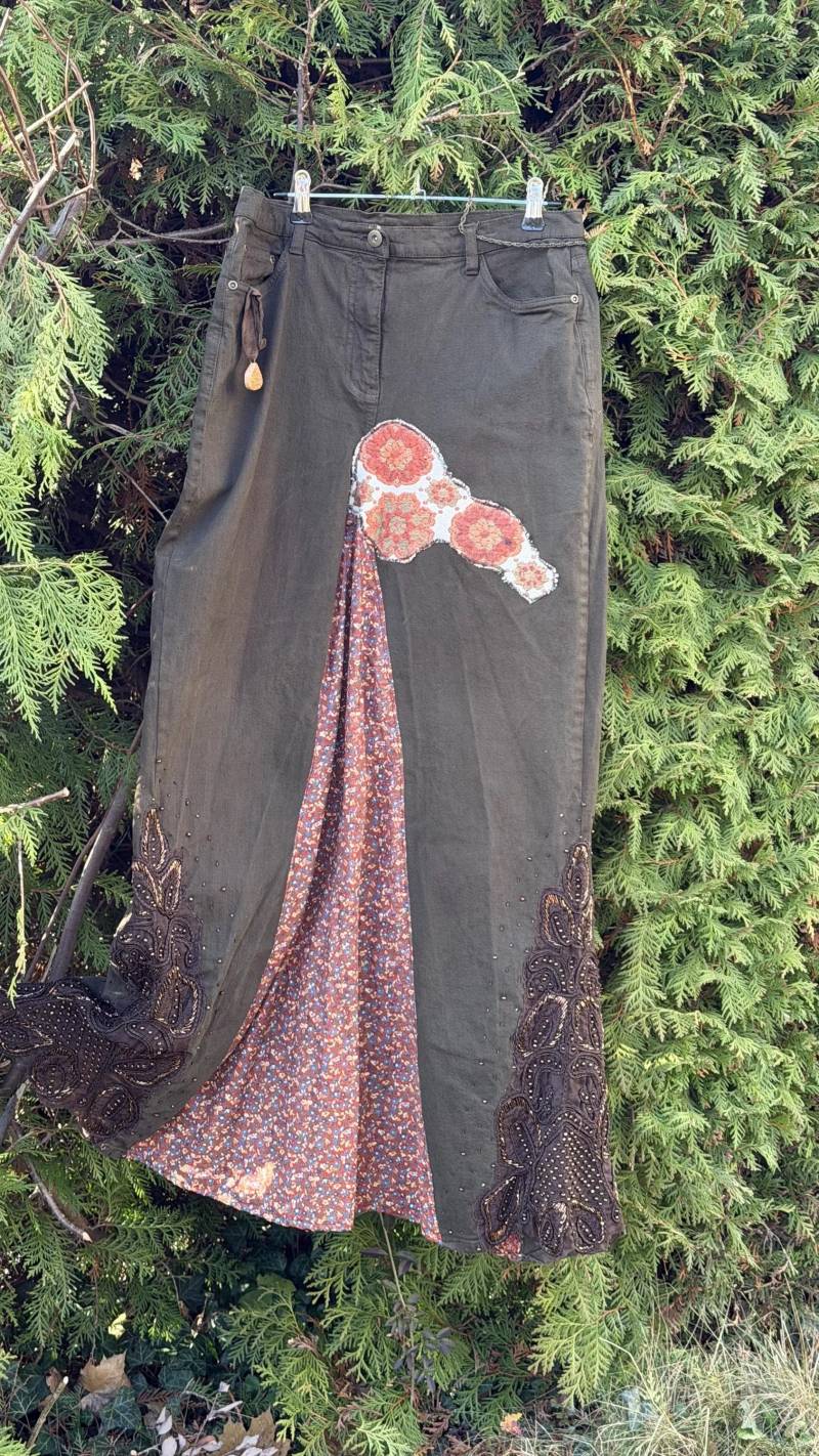 Langer Jeansrock - Upcycling Unikat Aus Jeans Vintage Stoff Und Applikationen Boho Maxi Skirt Handmade Sustainable Fashion von ZeitlosbyMarija