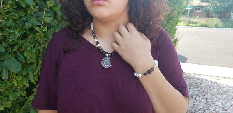 Fossiles Edelstein-Lava-Perlen-Halsketten-Armband-Set Fossiles Edelstein-Lava-Perlen-Halsketten-Armband-Set von ZenBabe