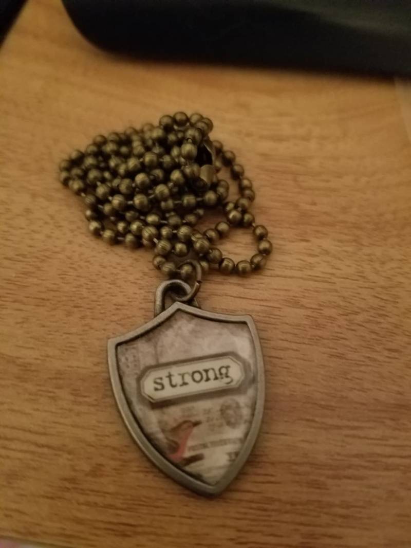 Antik Messing "strong" Abzeichen Anhänger Halskette - Inspirational Schmuck." von ZenSationalGifts