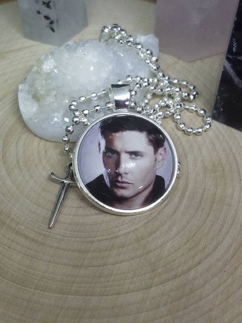 Dean Winchester Anhänger Halskette Supernatural Engel Charm Dean Winchester Anhänger Halskette Supernatural Engel Charm von ZenSationalGifts