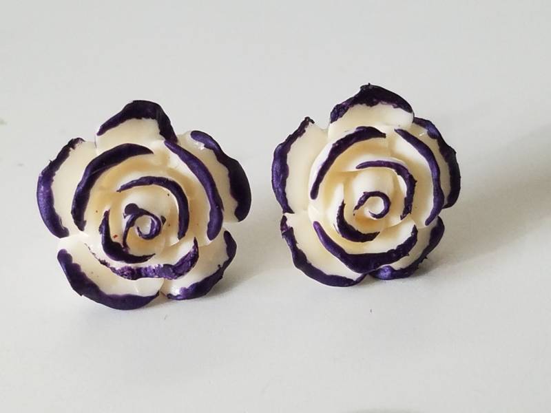 Ohrstecker Mit Lila Rose Im Alice Wunderland Stil Ohrstecker Mit Lila Rose Im Alice Wunderland Stil von ZenSationalGifts