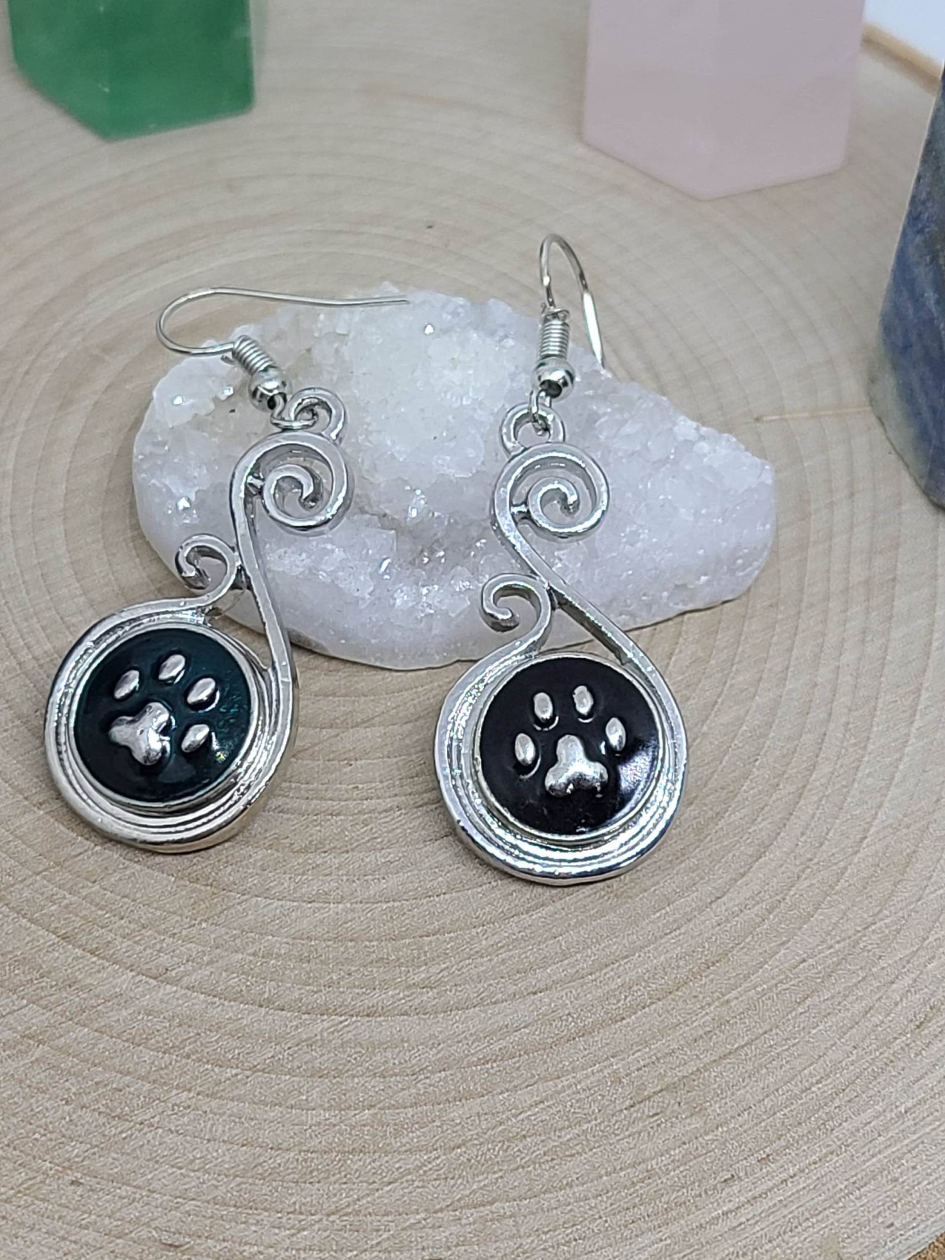 Pfotenabdruck Ohrringe Dunkelblaues Geschenk Für Tierliebhaber Pfotenabdruck Ohrringe Dunkelblaues Geschenk Für Tierliebhaber von ZenSationalGifts