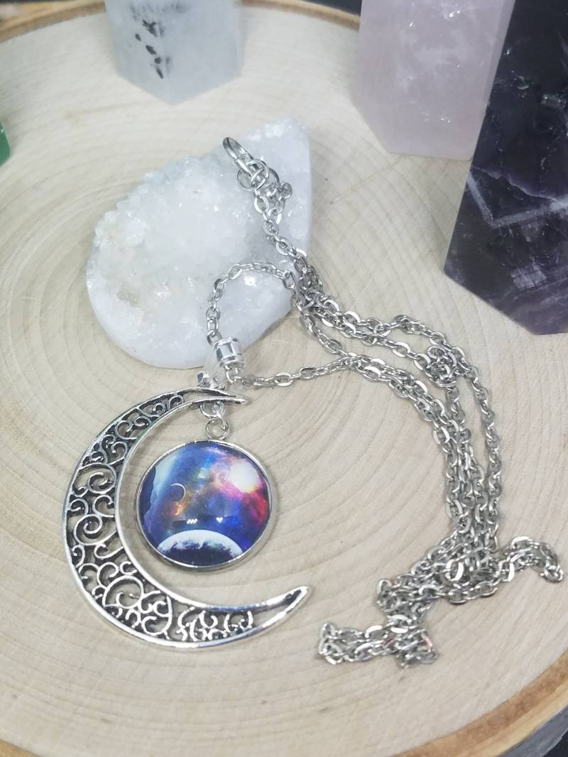 Silberne Halbmond Kette Nebula Space Anhänger, Boho Gothic Schmuck Silberne Halbmond Kette Nebula Space Anhänger, Boho Gothic Schmuck von ZenSationalGifts
