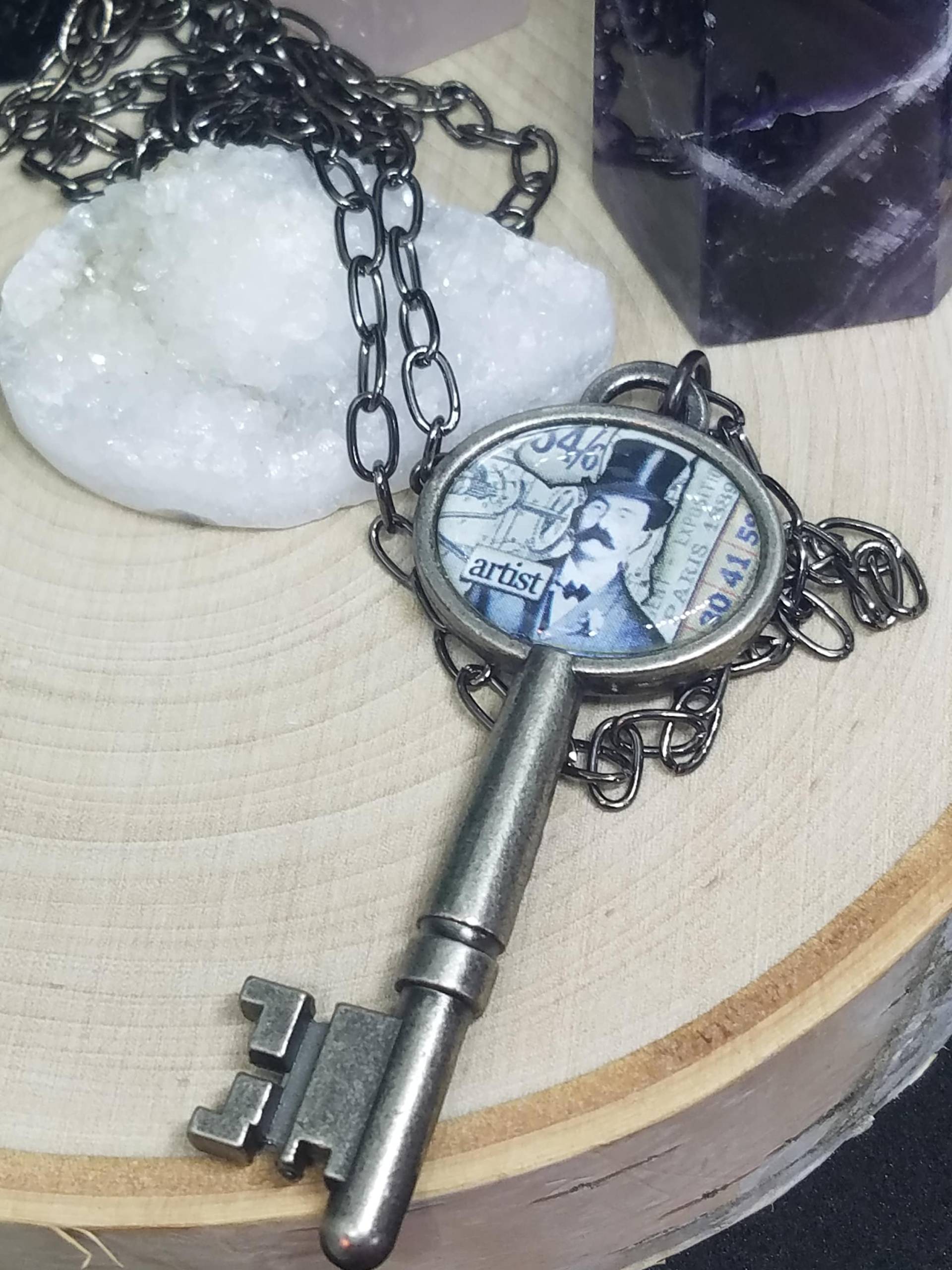 Skelett Schlüssel Foto Anhänger Antikes Silber, Hämatit Kette Skelett Schlüssel Foto Anhänger Antikes Silber, Hämatit Kette von ZenSationalGifts