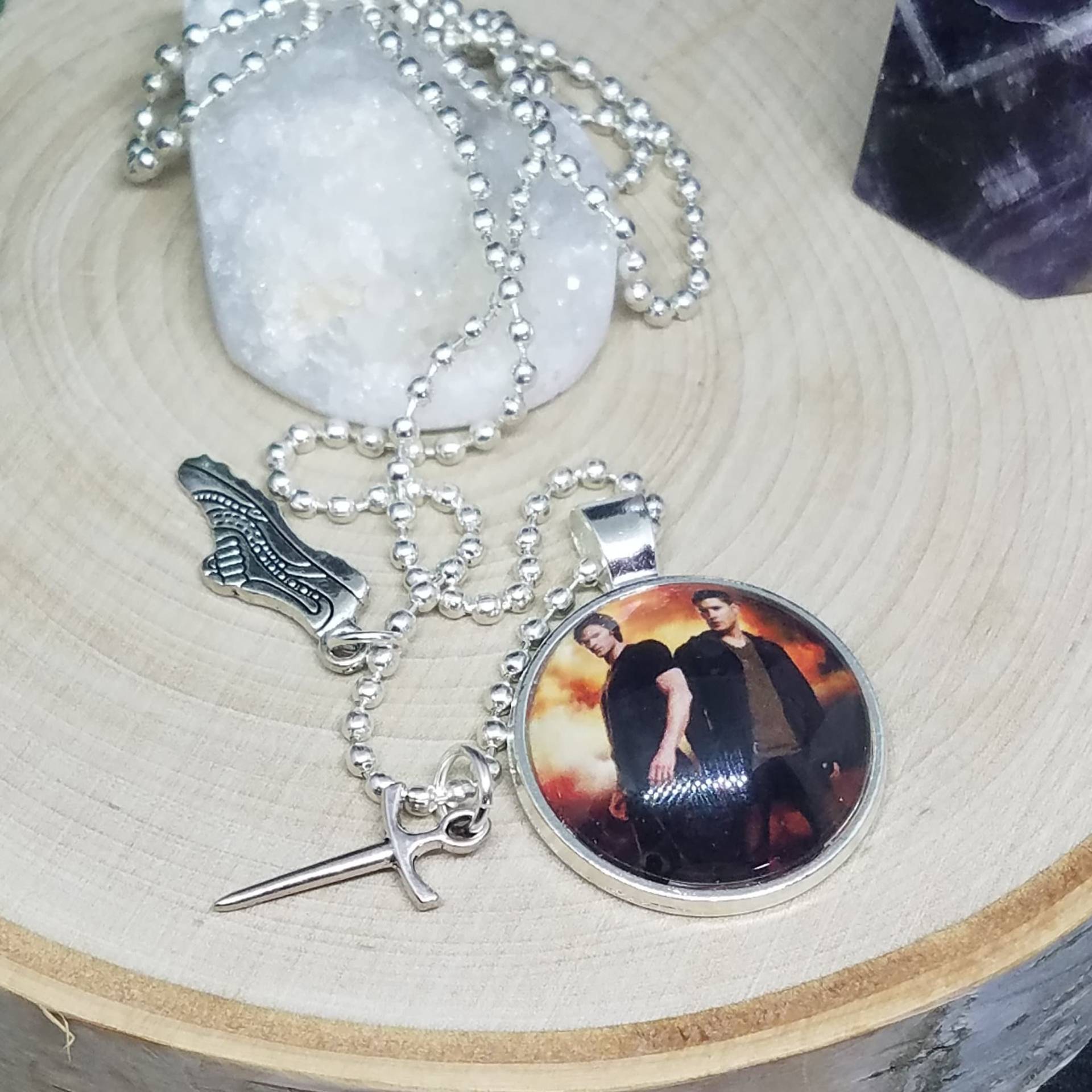 Supernatural Anhänger Mit Foto Anhänger Dean & Sam, Engelsklinge Charm Supernatural Anhänger Mit Foto Anhänger Dean & Sam, Engelsklinge Charm von ZenSationalGifts