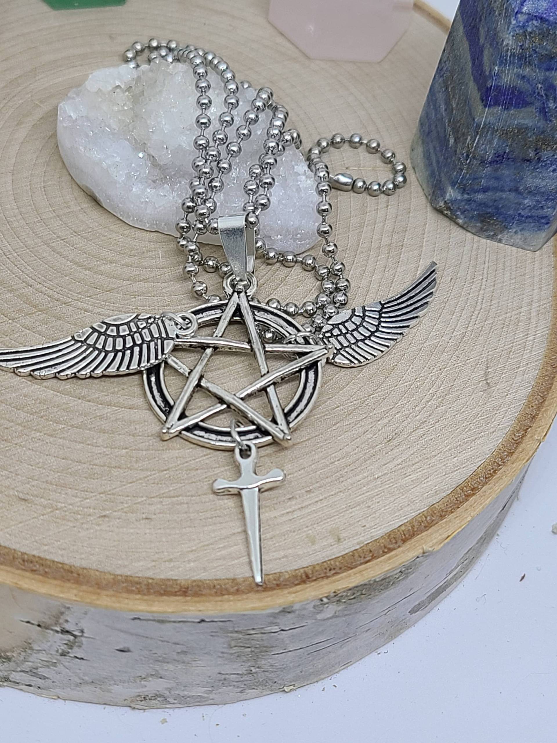 Supernatural Castiel Engelflügel Pentagramm Halskette Engelblatt Anhänger Supernatural Castiel Engelflügel Pentagramm Halskette Engelblatt Anhänger von ZenSationalGifts